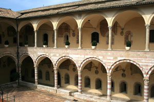 kreuzgang assisi