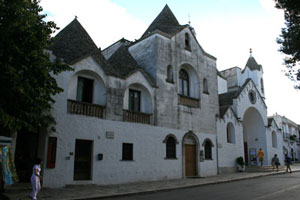 kirche_antonia_von_padua alberobello
